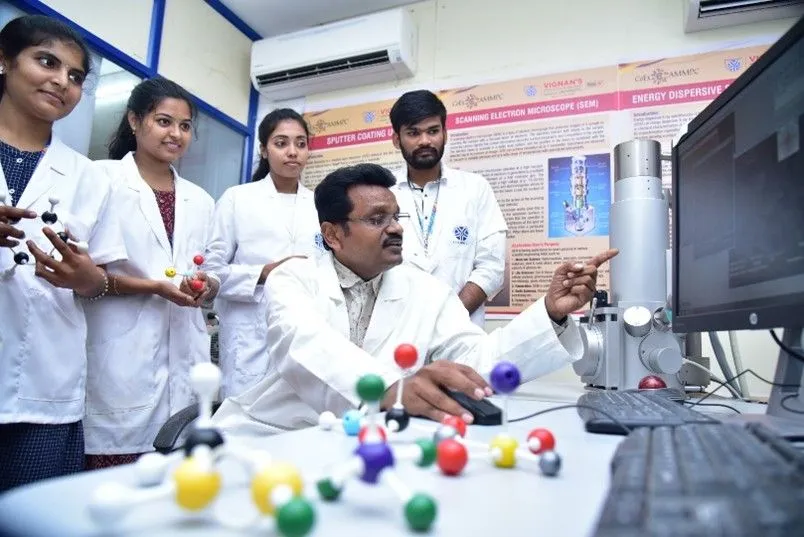 dep_assets/images/teaching_chmstry_01.webp