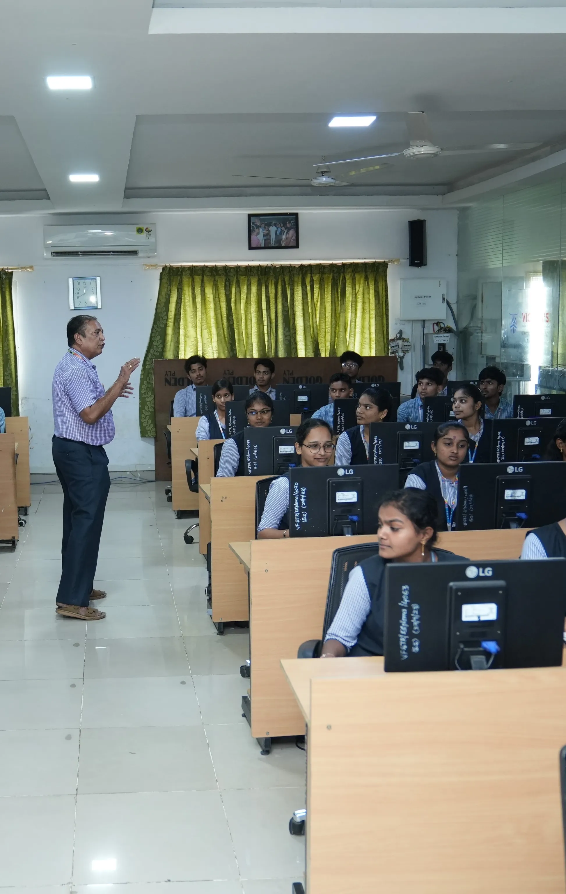 dep_assets/images/teaching_diploma_04.webp