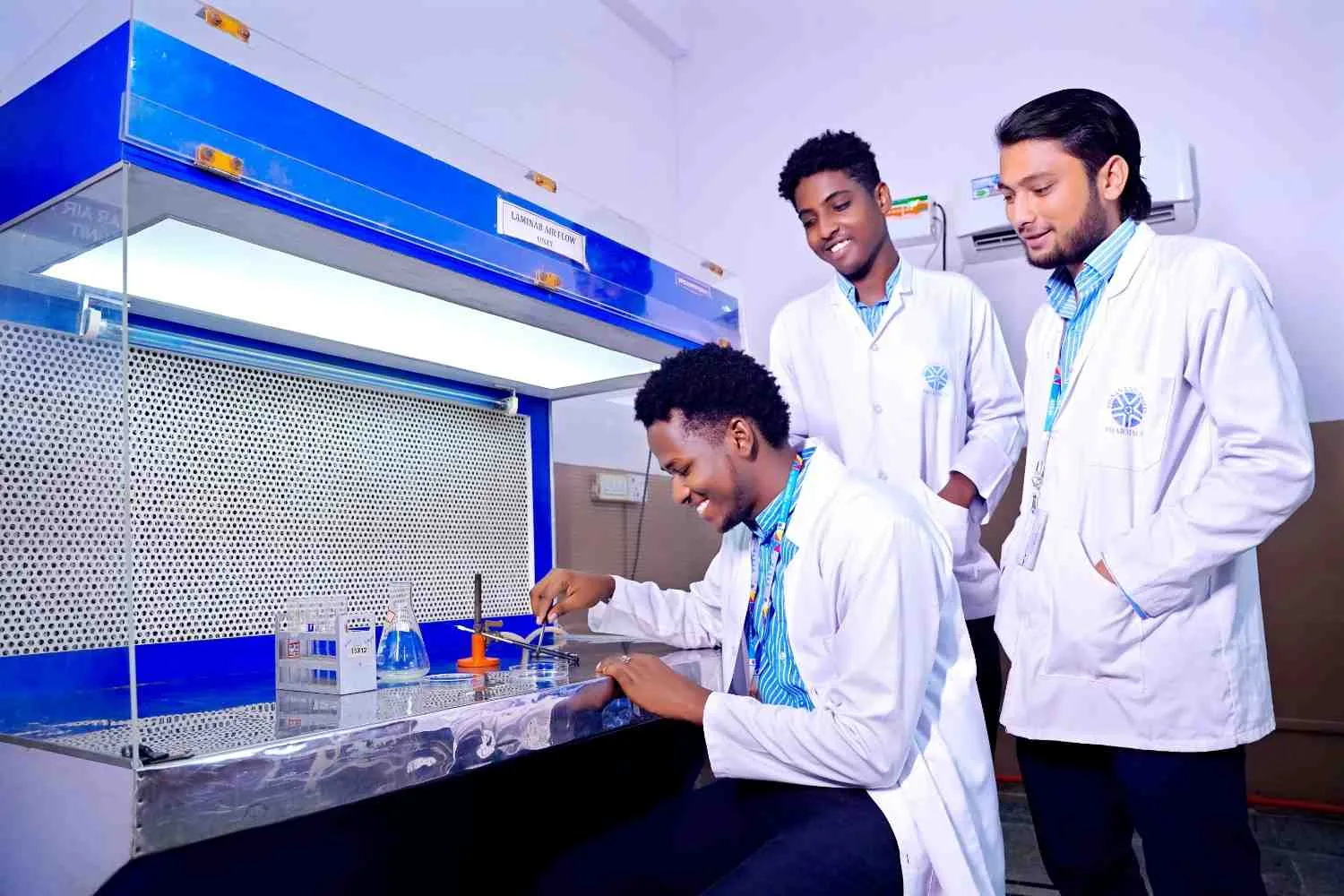 dep_assets/images/G-faci3_img4_pharma.webp