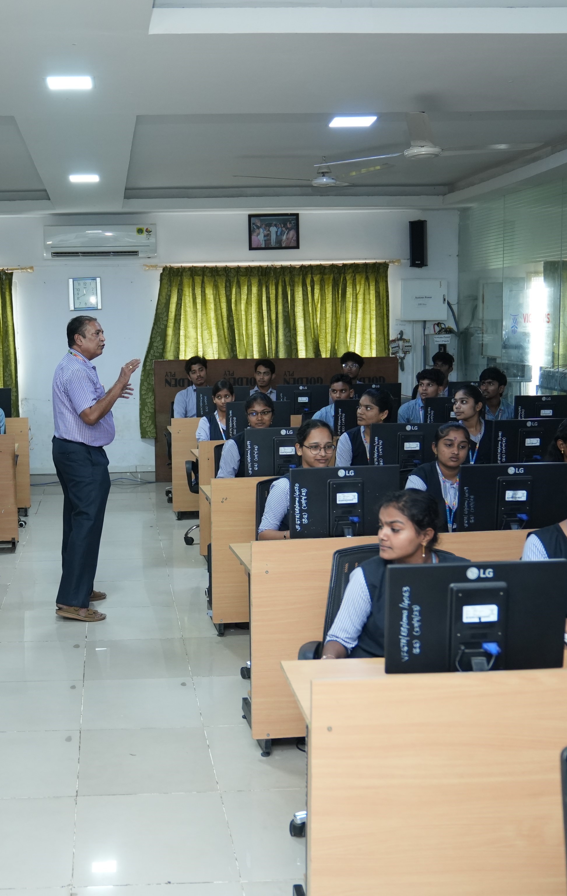 dep_assets/images/teaching_diploma_04.jpg