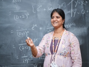 dep_assets/research_fac/maths/cl2_maths_img9.jpeg